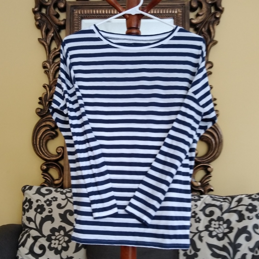 Lilly Pulitzer long sleeve tee shirt sweater.  XS